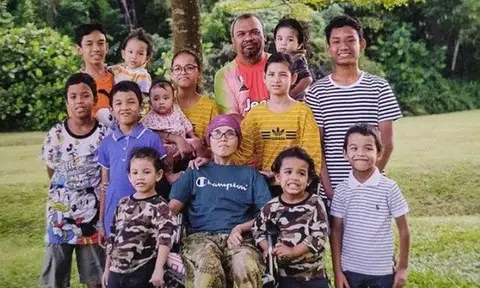 Recent widower and dad of 12 gets overwhelming donations, also receiving assistance from MSF