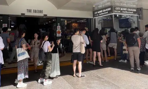 Long queues at S'pore money changers as yen falls to record low