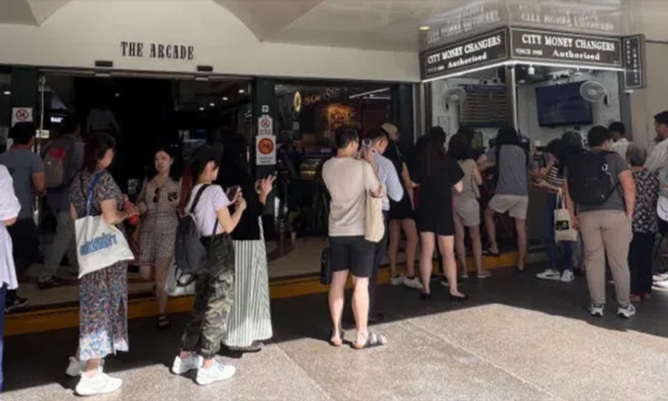 With year-end holidays approaching, Singaporeans are visiting money changers to stock up on yen.