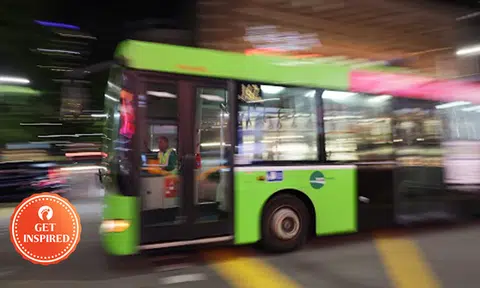 bus driver returns lost phone