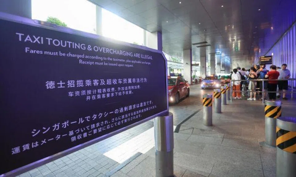 A sign near the MBS taxi stand. Photo: Lianhe Zaobao