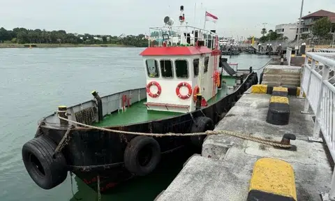 Coast Guard intercepts and seizes foreign tugboat in waters off Tuas, arrests 8 for illegal fuel transaction