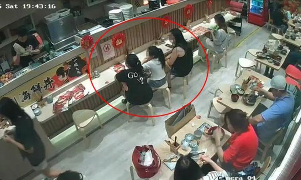 Jewel restaurant worker has to pay for $64 meal after 3 women dine and dash during peak hour