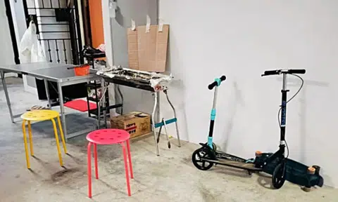 Bukit Panjang resident calls police over neighbour barbecuing in HDB corridor