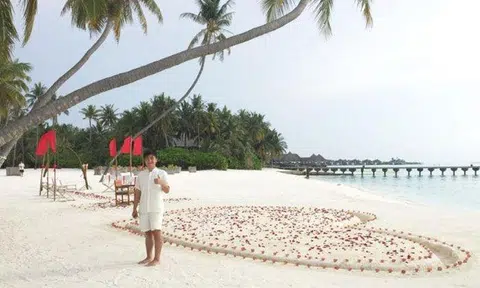 While interning at the Maldivean luxury resort Gili-Lankanfushi, Mr Kirwin Lee had to work barefoot. PHOTO: REPUBLIC POLYTECHNIC