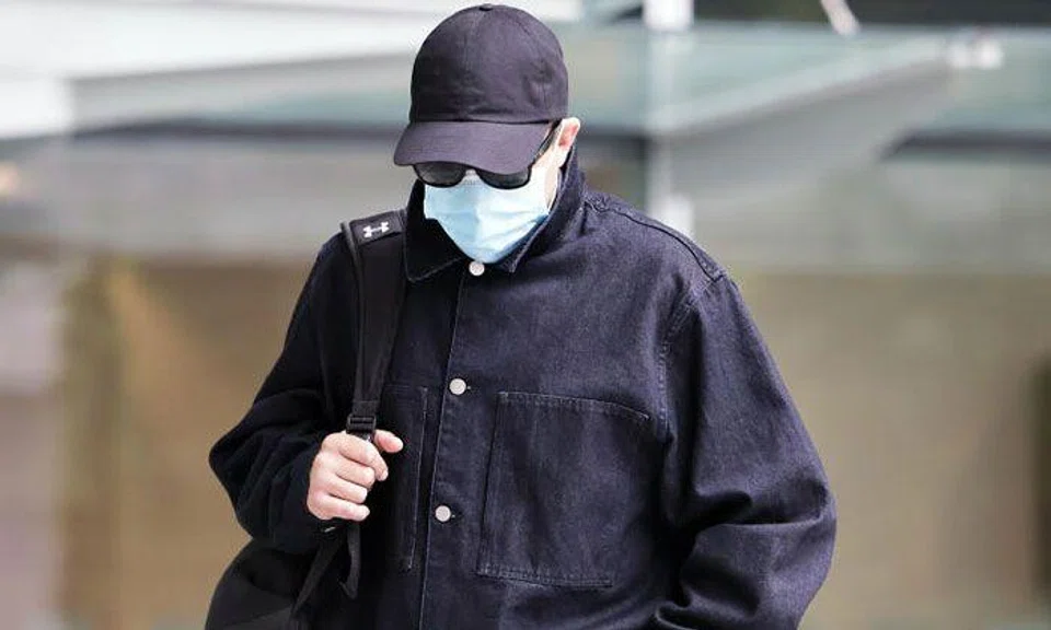 Jonathan David Lowe was sentenced to six weeks' jail and fined $1,000 after pleading guilty to voluntarily causing hurt and being a public nuisance. ST PHOTO: KELVIN CHNG