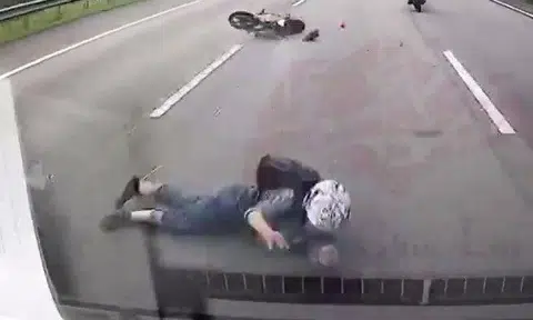 Rider falls off bike then gets run over by van along Second Link in Malaysia