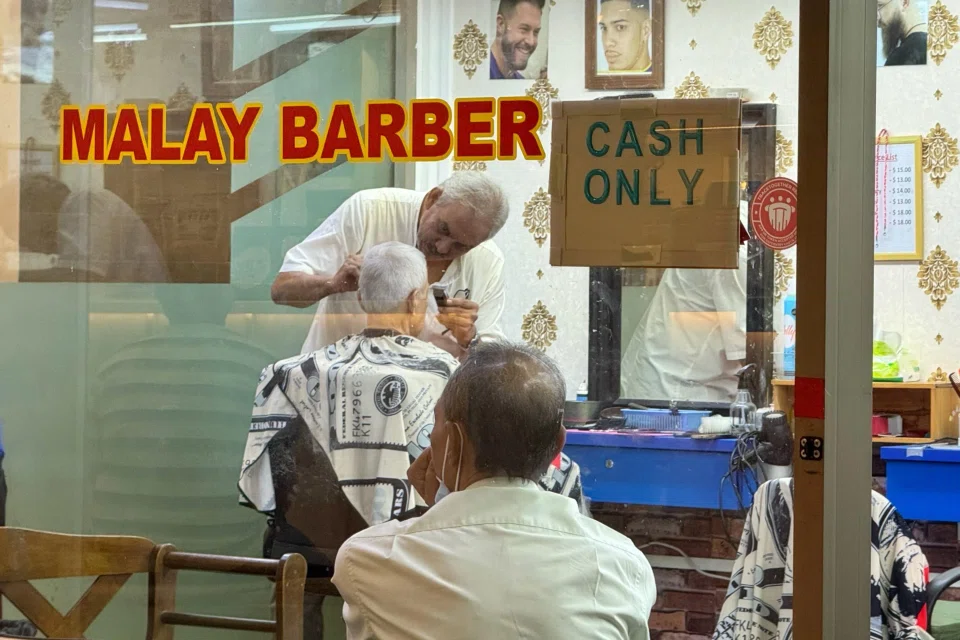 A barber shop that accepts only cash.