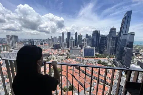 The flat on the 49th storey overlooks Chinatown and the city area.