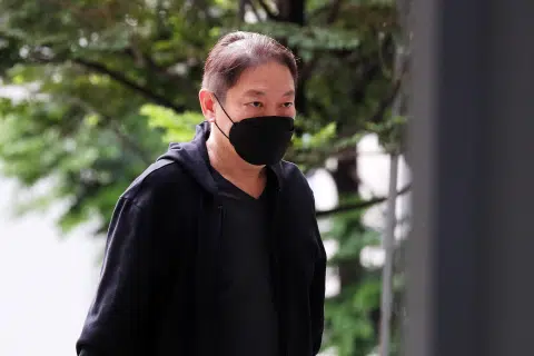 Ex-Singapore Zoo director jailed 6 years for taking $2.4m in bribes