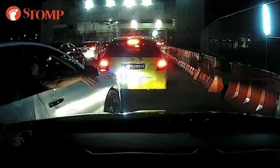 Fail to cut queue? Just show your 'powerful' hand signal like this impatient driver at Woodlands Checkpoint