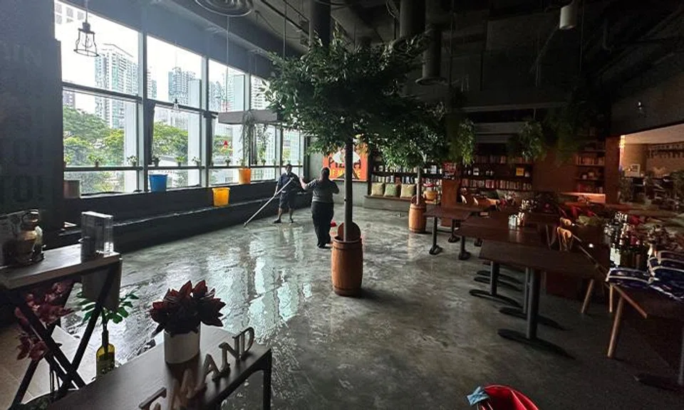 A restaurant at Orchardgateway was forced to shut down halfway through dinner after faulty sprinklers drenched the dining area. 

