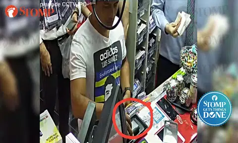 Man returns wallet he picked up at Esplanade Exchange, apologises for delay as he was busy with baby and night shift