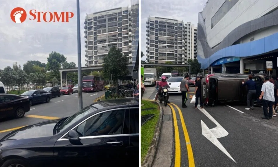 Accident involving 3 cars and lorry outside White Sands