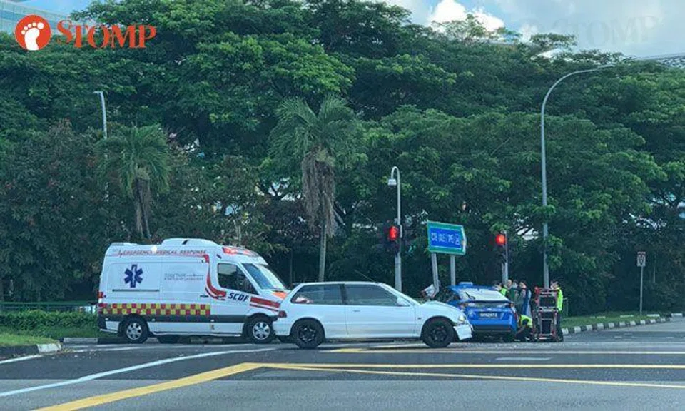 Cabby, 65, taken to hospital after accident with car at Ang Mo Kio Avenue 5