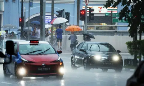 Flash flood risks: Motorists advised to avoid central Singapore