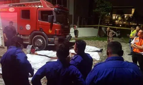 6 Malaysian rescue divers drown in disused mining pool while trying to save teen