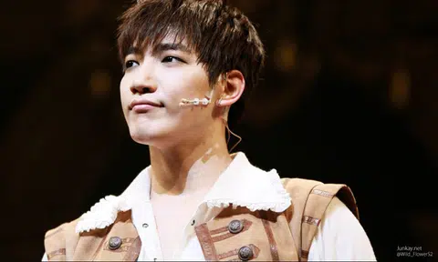 K-pop idol Jun.K falls almost 3m off high platform during concert, rushed to hospital