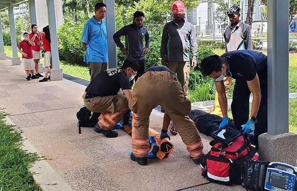SCDF personnel arrived at the scene to took the man to hospital.