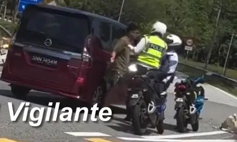 Singapore driver stopped by Malaysia police