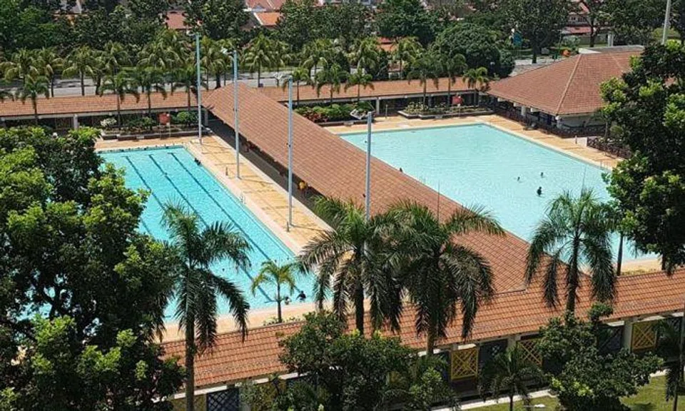The incident happened at Hougang Swimming Complex. Photo: Shin Min Daily News