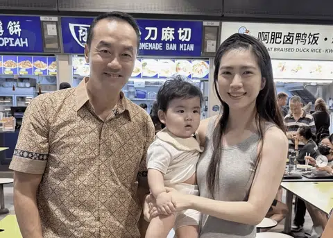 Sora Ma with her baby Skye and Dr Koh Poh Koon, who was MP for Tampines GRC.