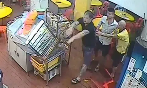 Balestier bak kut teh shop's 'customer from hell' throws chopsticks, topples bun steamer and flips table