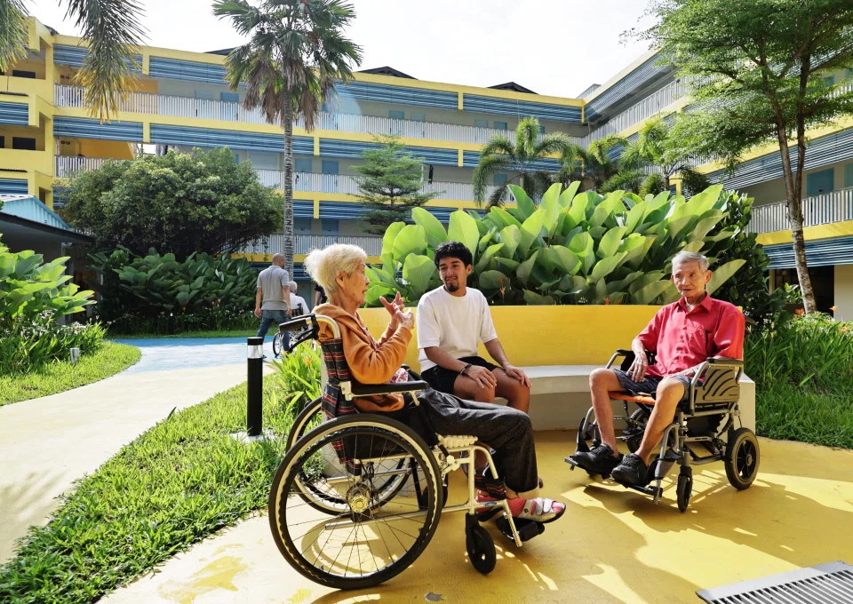 Mr Julenio Reinoso (middle), a student living at Commune, having a conversation with elderly residents Florenz Pang, 94, and Peter Lai, 84.
