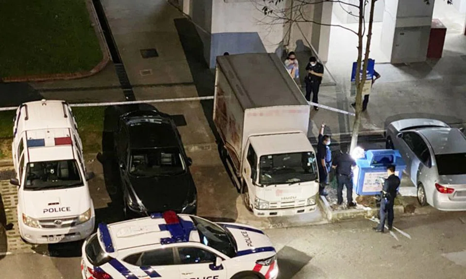 The victim was found conscious with stab wounds by officers and was taken to the hospital. PHOTO: SHIN MIN DAILY NEWS