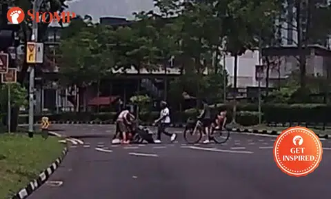 kind passer-by helps woman who falls off wheelchair in ang mo kio