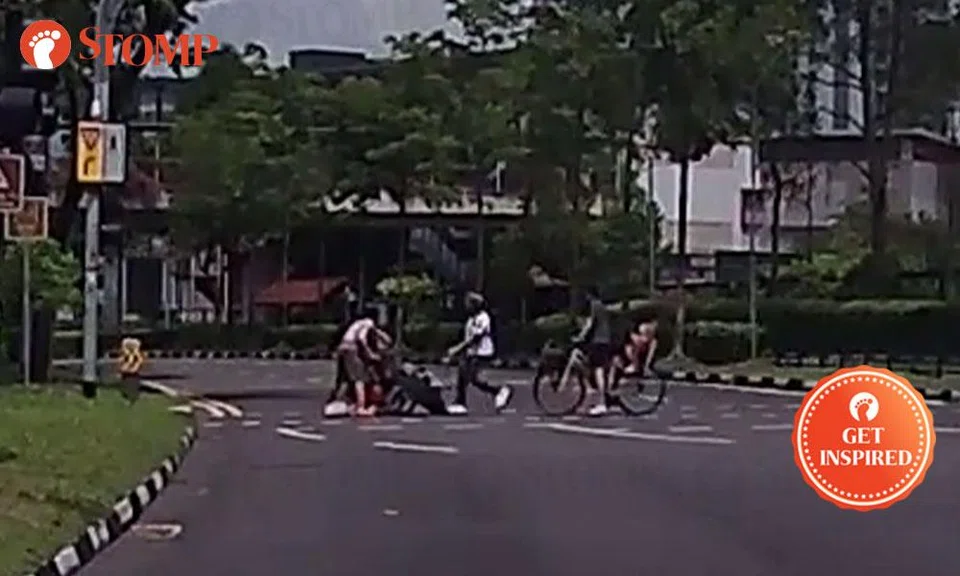 kind passer-by helps woman who falls off wheelchair in ang mo kio