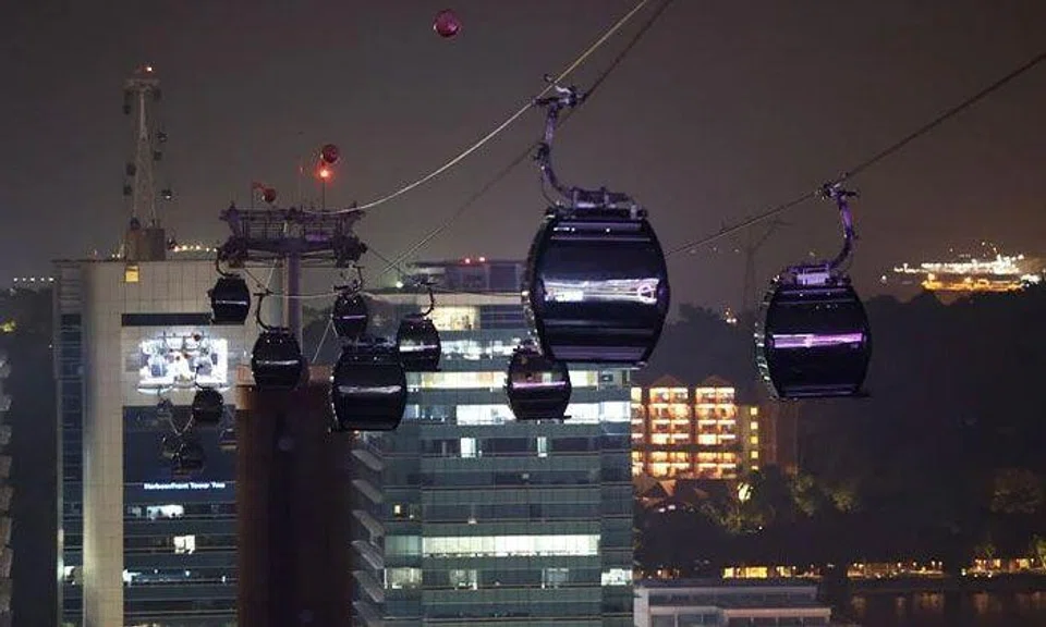 All passengers in 6 cabins disembarked safely, with the last passenger alighting at 10.55pm. PHOTO: SHIN MIN DAILY NEWS