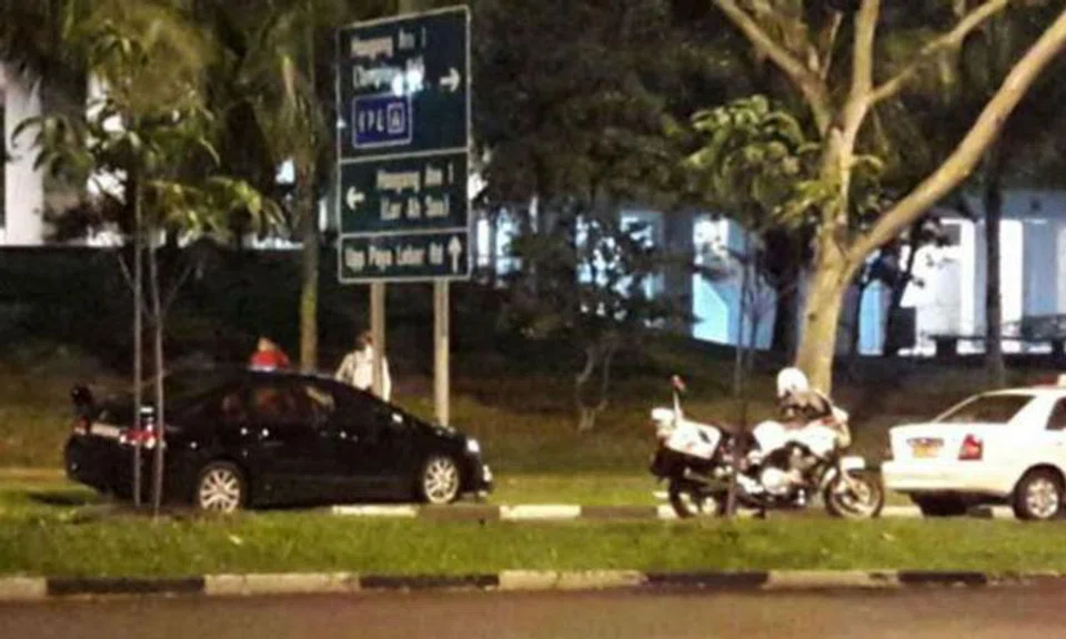 Car chase from Simei to Hougang ends after vehicle crashes into road sign before two suspects flee on foot