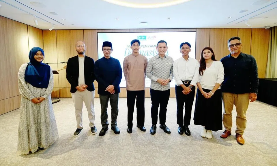 berita harian bursary for poly and uni students