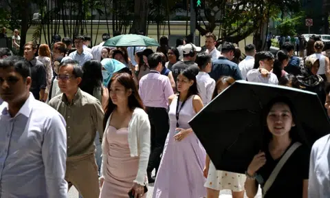 Singapore's population rises past 6 million due mainly to more non-residents