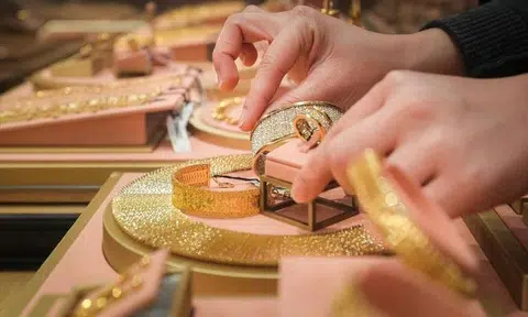 Man arrested for cheating jeweller with fake payment screenshot, scamming Carousell users out of more than $11k