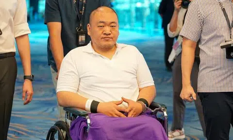 ScootPlus passenger stole debit cards and $169 cash from woman's bag in overhead compartment