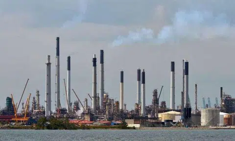 Fire breaks out at ExxonMobil and Shell site hit by chemical leak