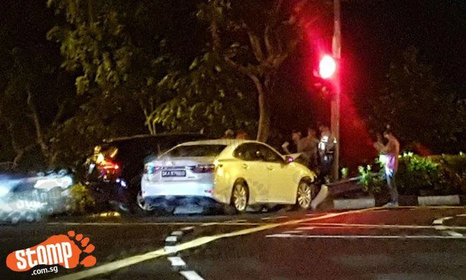 Wah accident again? Collision between 2 cars at junction of Yio Chu Kang flyover