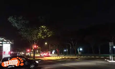 Total darkness along stretch of road almost causes 3-vehicle accident at Hougang Ave 7