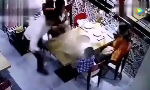 Scalding hot pot broth splashes onto boy's face after waiter slips in China restaurant