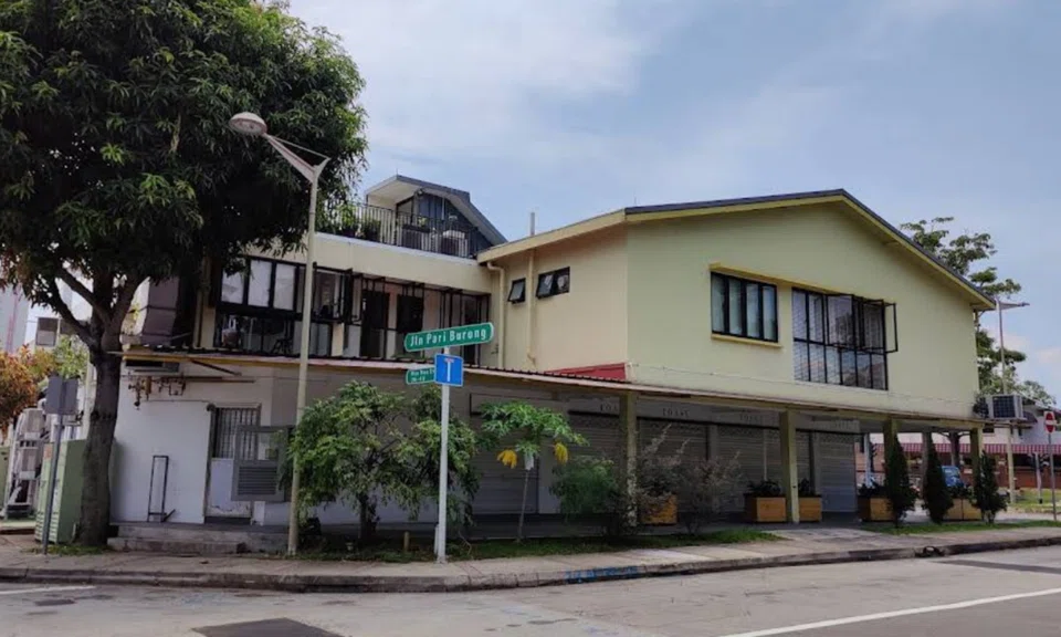 The worker was repairing an automatic sliding gate at a landed home in Jalan Pari Burong when it fell on him.

