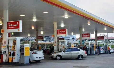 Major computer glitch hits 900 Shell petrol stations in Malaysia