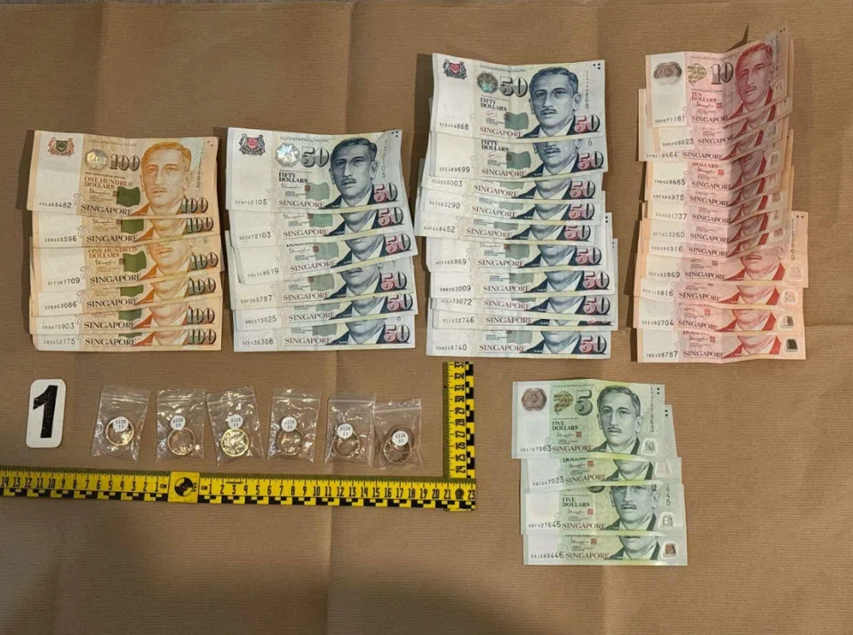 A total of 15 identical counterfeit gold rings, cash amounting to $1,578, and mobile phones containing fabricated transaction receipts were seized as case exhibits.
