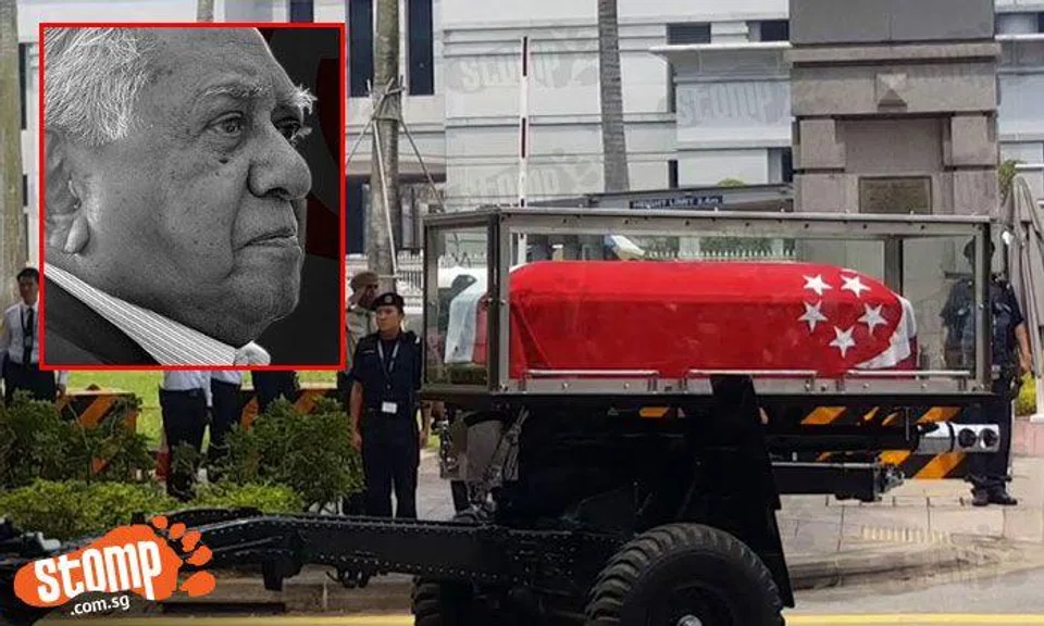 S'poreans show up to bid final goodbye to Mr S R Nathan despite haze and heat