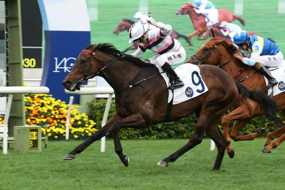 Divano motoring home to claim the Class 1 Healthy Community Handicap (1,400m), handing Angus Chung his first hat-trick at Sha Tin on April 13.