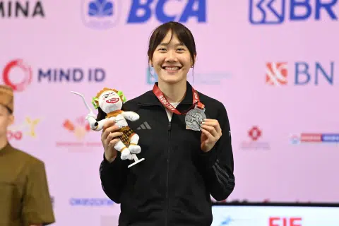 Juliet Heng surprises herself with historic silver medal at Asian Fencing C'ships