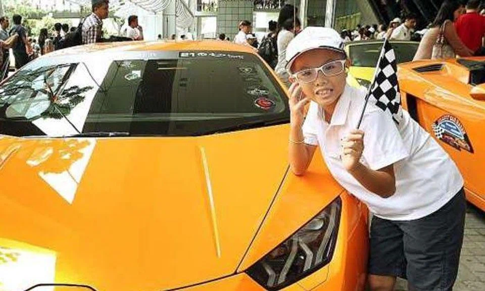 Brain tumour patients enjoy ride in supercars