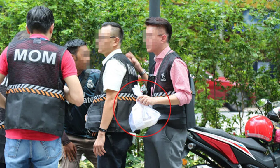 MOM nabbed two illegal food delivery riders (above), with estimates saying the riders can grow to around 50 on weekends. PHOTOS: LIANHE WANBAO, ZHENG GUO JIN