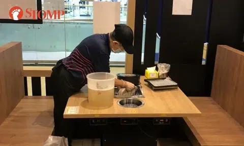 Deaf server from Seoul Garden communicates with customers by writing, earns praise for 'excellent service'